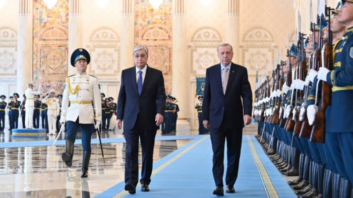 Церемония встречи Эрдогана прошла в Акорде
                12 октября 2022, 16:39