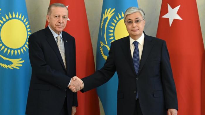 Токаев провел переговоры с Эрдоганом в Астане
                12 октября 2022, 18:01