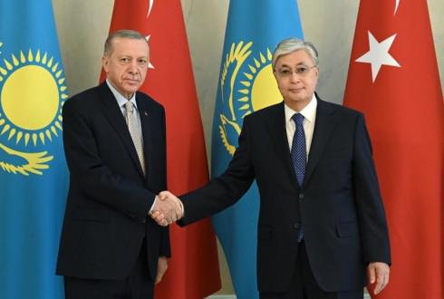 Президент РК наградил Реджепа Тайипа Эрдогана орденом «Достык» I степени