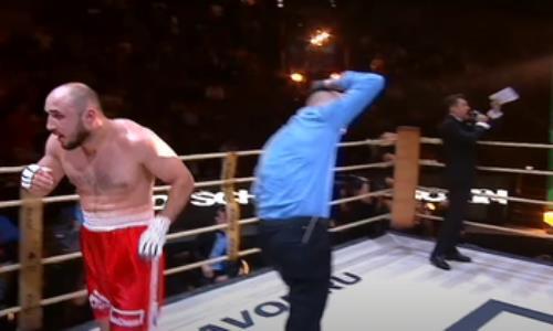 «Было бы со мной 1000 узбеков — была бы драка!». Бой фаната Рамзана Кадырова по боксу в Москве закончился скандалом. Видео