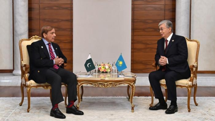 Токаев встретился с премьер-министром Пакистана
                13 октября 2022, 14:53