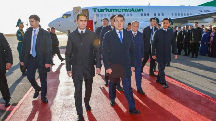 Президент Туркменистана прибыл с первым государственным визитом в Казахстан
                14 октября 2022, 10:34