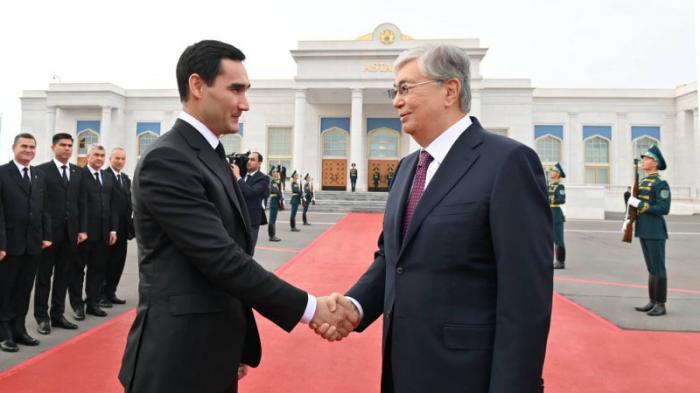 Токаев проводил президента Туркменистана
                15 октября 2022, 16:33
