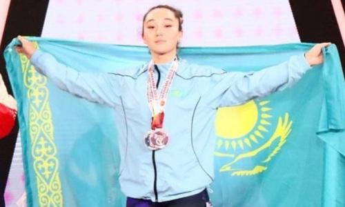 Круче Узбекистана, но не первые. Казахстан уступил только одной стране на ЧА-2022 по тяжелой атлетике
