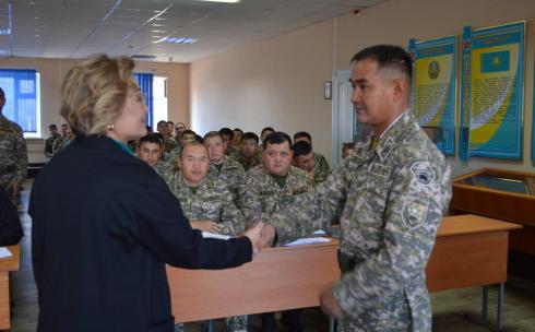 Казахстанские сенаторы посетили ряд воинских частей Карагандинского гарнизона