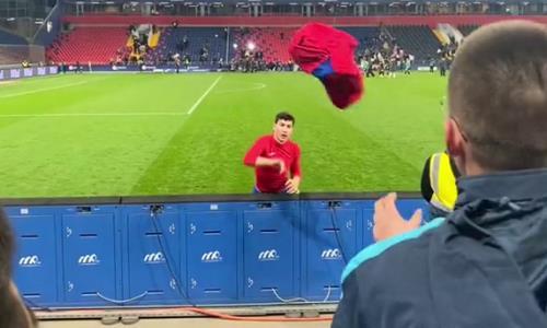 Зайнутдинов после матча за ЦСКА обменялся футболками с дисквалифицированным за допинг игроком. Видео