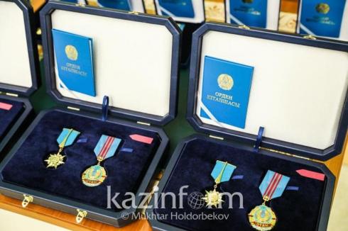 Ряд казахстанцев отмечен государственными наградами ко Дню Республики