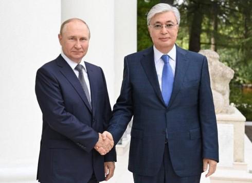 Касым-Жомарт Токаев поздравил Владимира Путина с 30-летием дипломатических отношений между Казахстаном и Россией