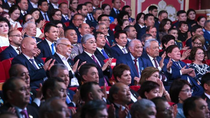 Президент Токаев посетил торжественный концерт ко Дню Республики
                22 октября 2022, 22:01