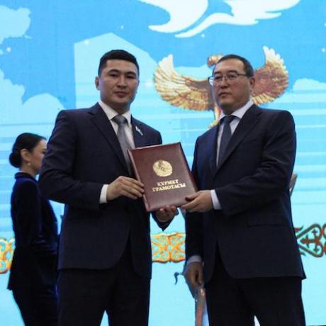 Президент Казахстана наградил известного тренера и спортсмена