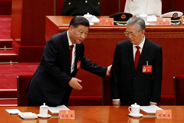 Си Цзиньпин займет должность генсека Компартии Китая в третий раз подряд