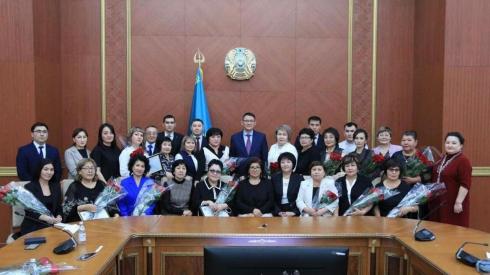 Работников социальной защиты наградили в Карагандинской области