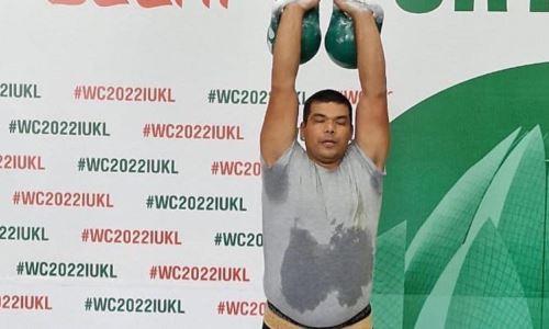 Казахстанец стал чемпионом мира по гиревому спорту