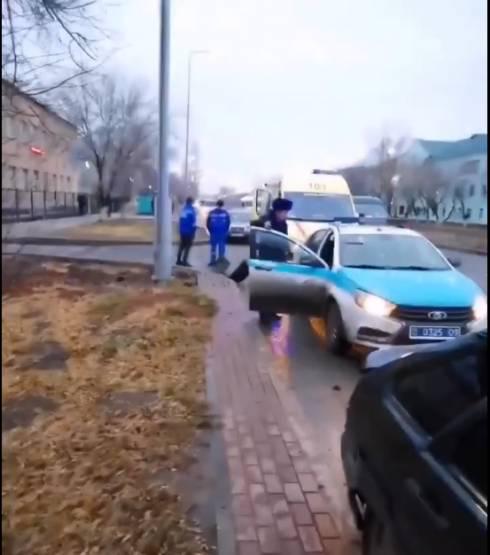 Карагандинские полицейские разыскивают водителя «ВАЗ 2114» и сбитого им пешехода