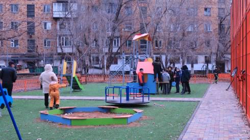 Благоустройство дворов Караганды: новые детские площадки и футбольные поля