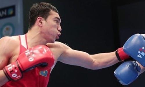 Казахстанский боксер победил вице-чемпиона Азии на ЧА-2022