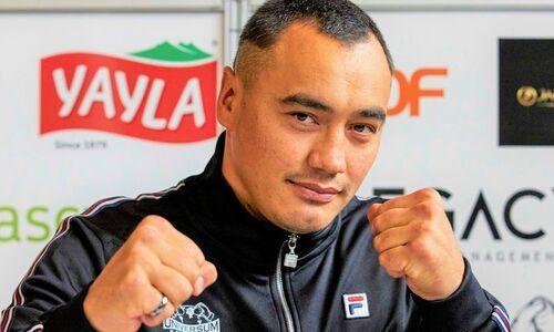 Непобежденный казахстанский супертяж провел дерзкую дуэль взглядов перед боем за титул WBC. Видео