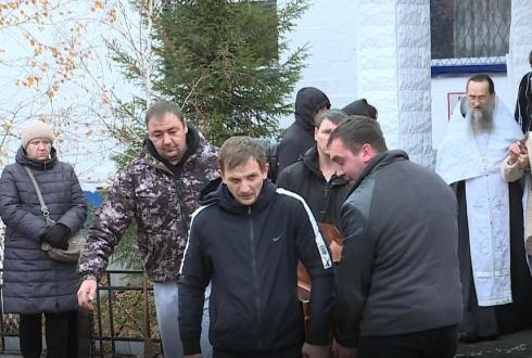 Похороны погибших шахтеров прошли сегодня в Шахтинске