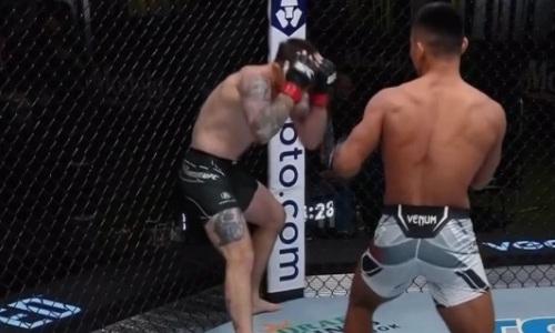 Видео жесткого нокаута казахского бойца за минуту в UFC