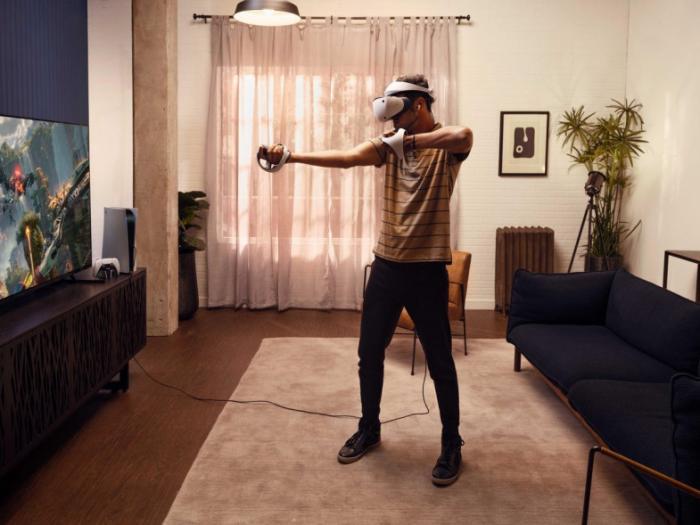 В сети появились новые фотографии PlayStation VR 2
