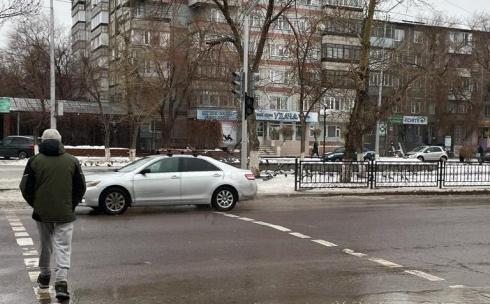 В Караганде несколько дней не работает светофор на Абдирова