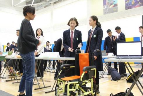 Кресло-коляску на базе гироскутера сделали ученицы НИШ Караганды