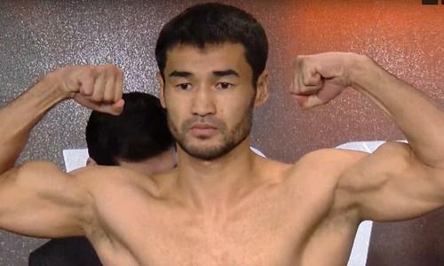 Казахстанский боксер прошел взвешивание перед боем с нокаутером из России