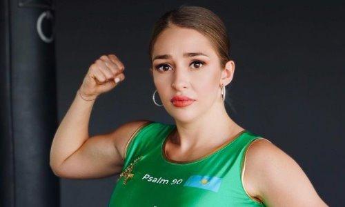 «Мы в тебя верим». Сексуальная боксерша покорила фанатов заявлением на казахском языке