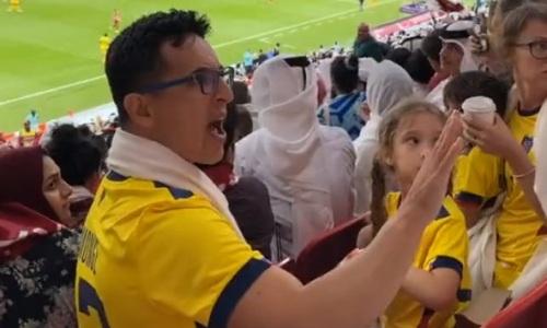 Фанат жестом разозлил катарцев на матче ЧМ-2022. Видео