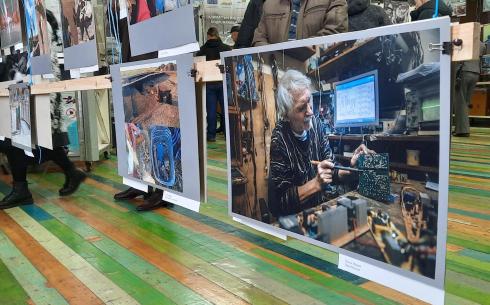В Караганде действует посвященная профессиям фотовыставка
