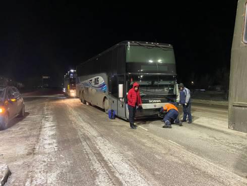 Карагандинские спасатели помогли пассажирам сломавшегося автобуса «Таджикистан - Москва»