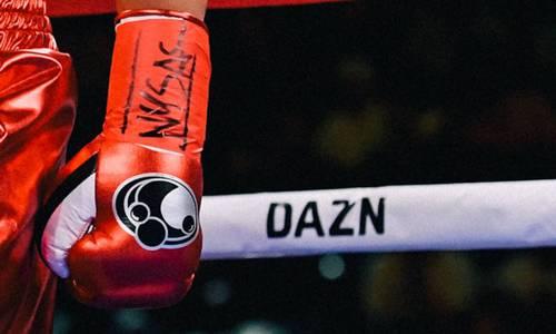 Непобежденный казахстанский боксер анонсировал титульный бой на DAZN. Видео