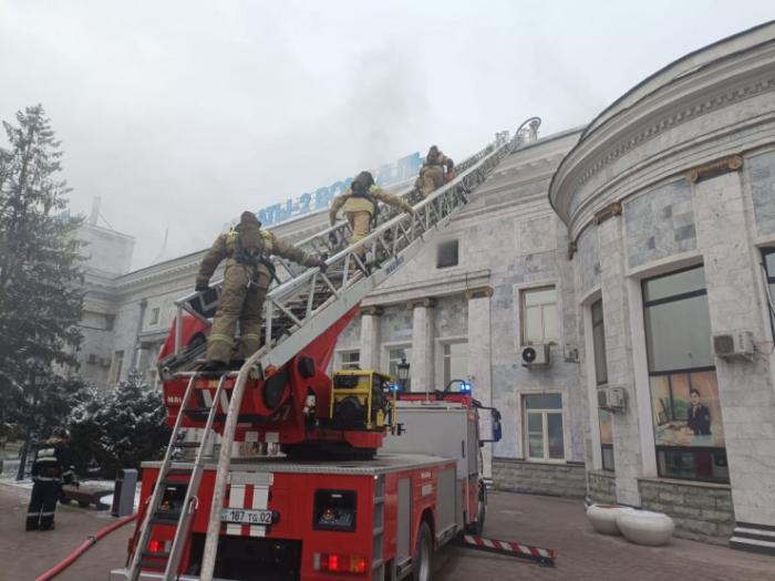 Пожар произошел на вокзале Алматы-2, пассажиров эвакуировали
                29 ноября 2022, 14:56