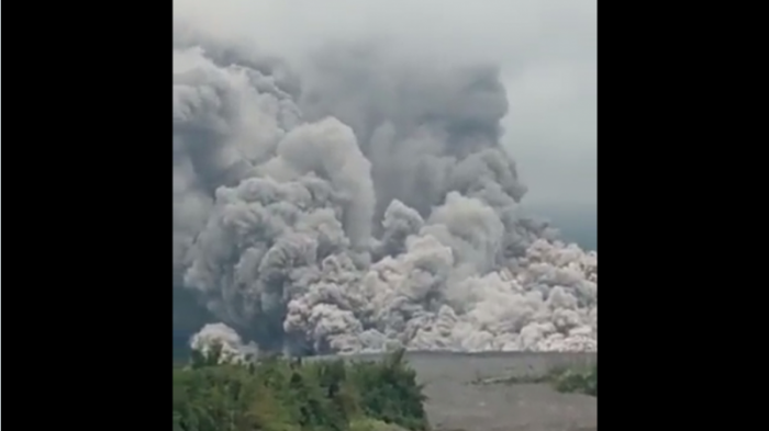 В Индонезии произошло извержение вулкана Семеру
                04 декабря 2022, 14:36