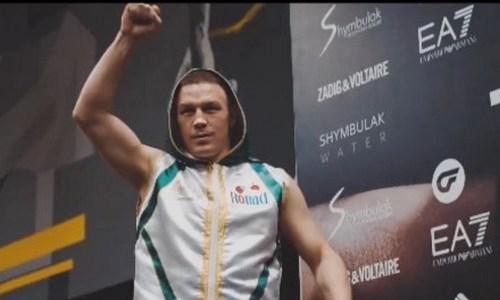 «Улыбаемся и пашем». Казахстанский боксер показал фото с известным бойцом ММА