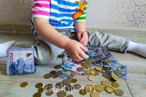 Срок выплаты пособия по уходу за ребенком продлят в Казахстане