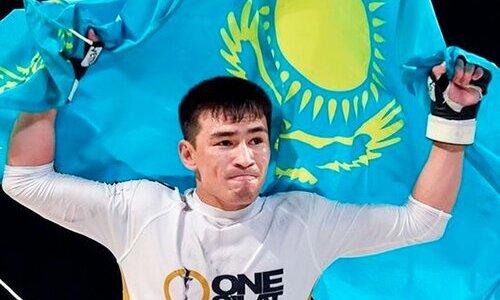 Неожиданно завершивший карьеру казахстанский боец с 14 победами возвращается в ММА