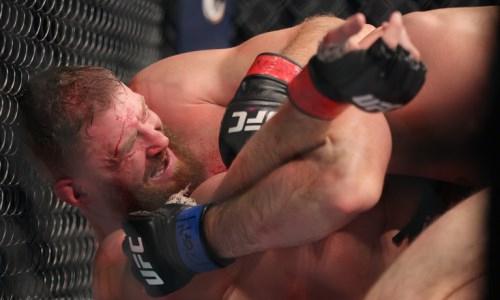 «Отдайте ему пояс!». Победу российского бойца после скандала в UFC признал его соперник