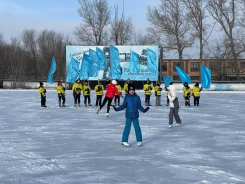 В Караганде на стадионе «Шахтер» начал работать ледовый каток