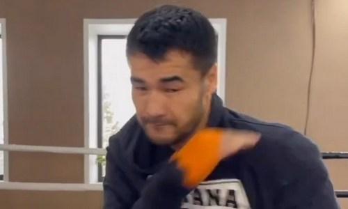 Казахстанский боксер продолжает подготовку к бою с нокаутером из Бразилии. Видео