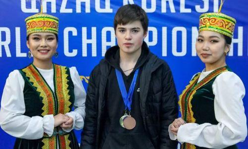 Чемпиона мира по настольному теннису из Казахстана торжественно встретили в Астане