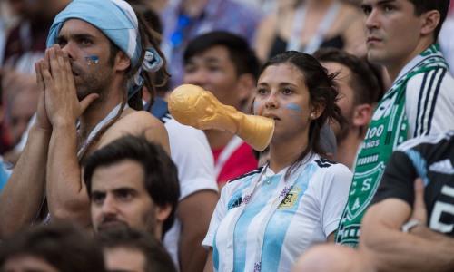 Аргентинскую фанатку отправляют в тюрьму за полностью оголенную грудь на финале ЧМ-2022. Видео