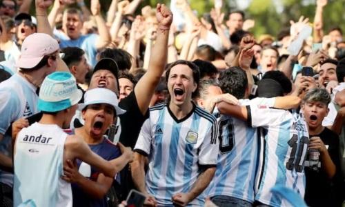 Фанат сборной Аргентины нелепо погиб во время празднования победы на ЧМ-2022