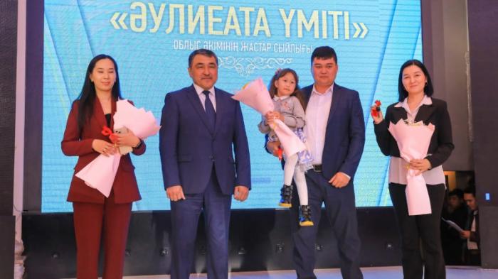 Нуржан Нуржигитов вручил молодым семьям ключи от квартир
                22 декабря 2022, 19:15