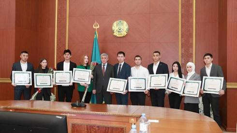 50 начинающих предпринимателей получили гранты акима Карагандинской области