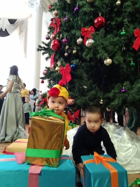 Новогодний утренник для детей военнослужащих провели в Караганде