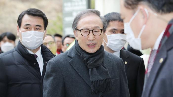 В Южной Корее помиловали экс-президента, осужденного на 17 лет
                Вчера, 18:54