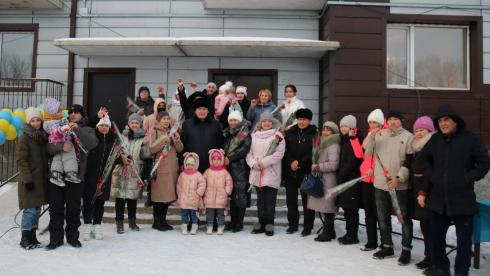 В канун Нового года 60 семей получили ключи от квартир в Шахтинске