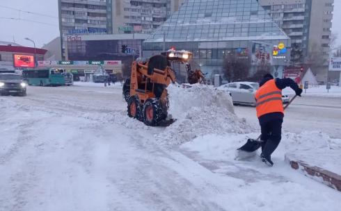 Сегодня в Караганде очисткой дорог от снега занимаются 160 человек