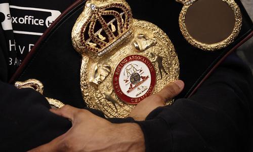 Непобежденный казахстанский боксер лишился титула WBA